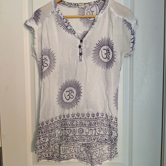 Lightweight Loose Om Symbol Top - Picture 2 of 6